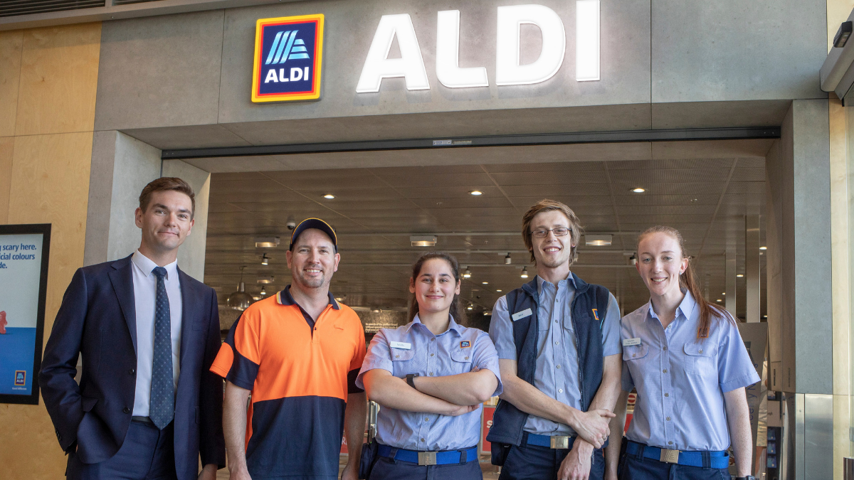 2019/05/aldi-staff.png