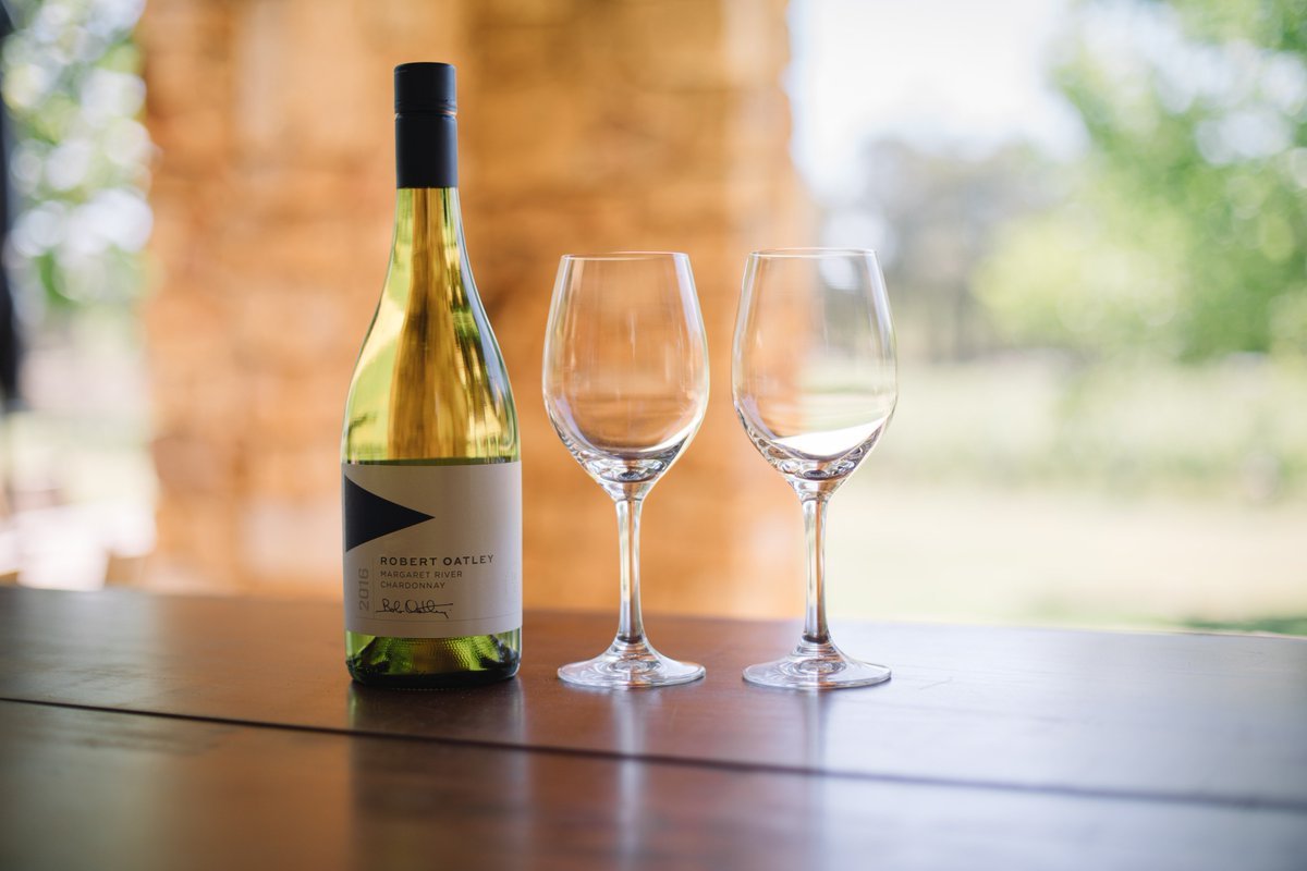 2019/09/robert-oatley-chardonnay.jpg